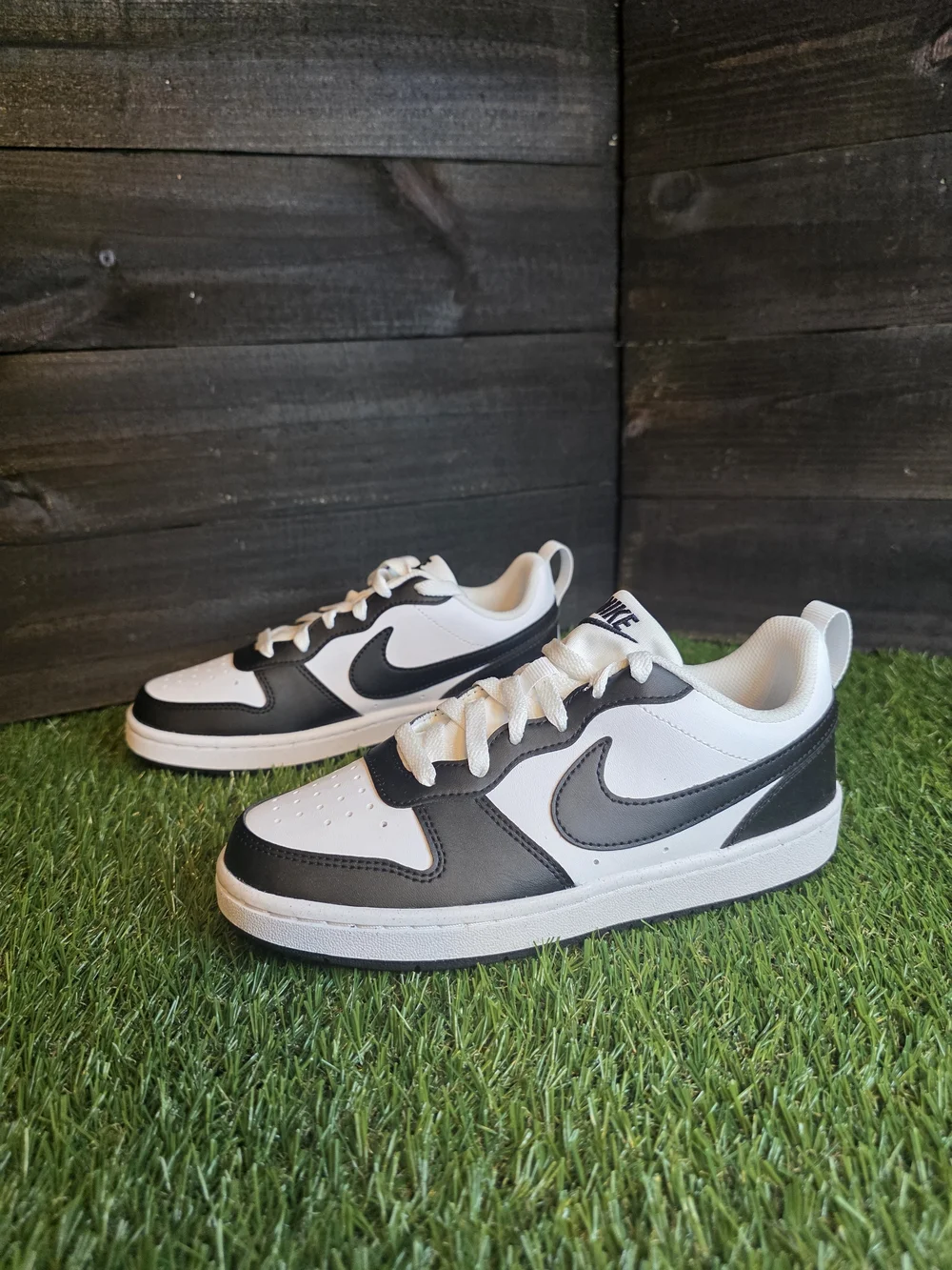 Nike Kids Low-Top Sneakers in Black and White